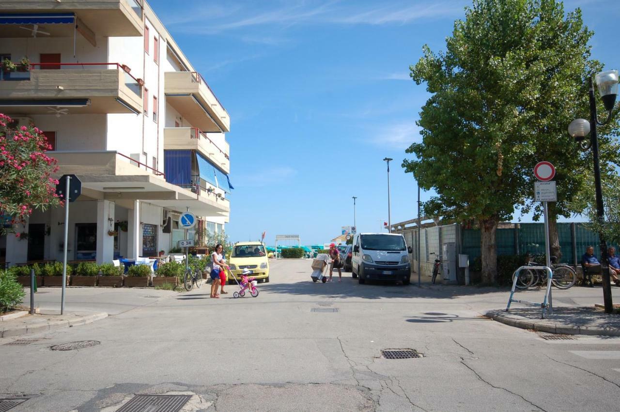 Appartamento Al Mare A Silvi Marina Bagian luar foto
