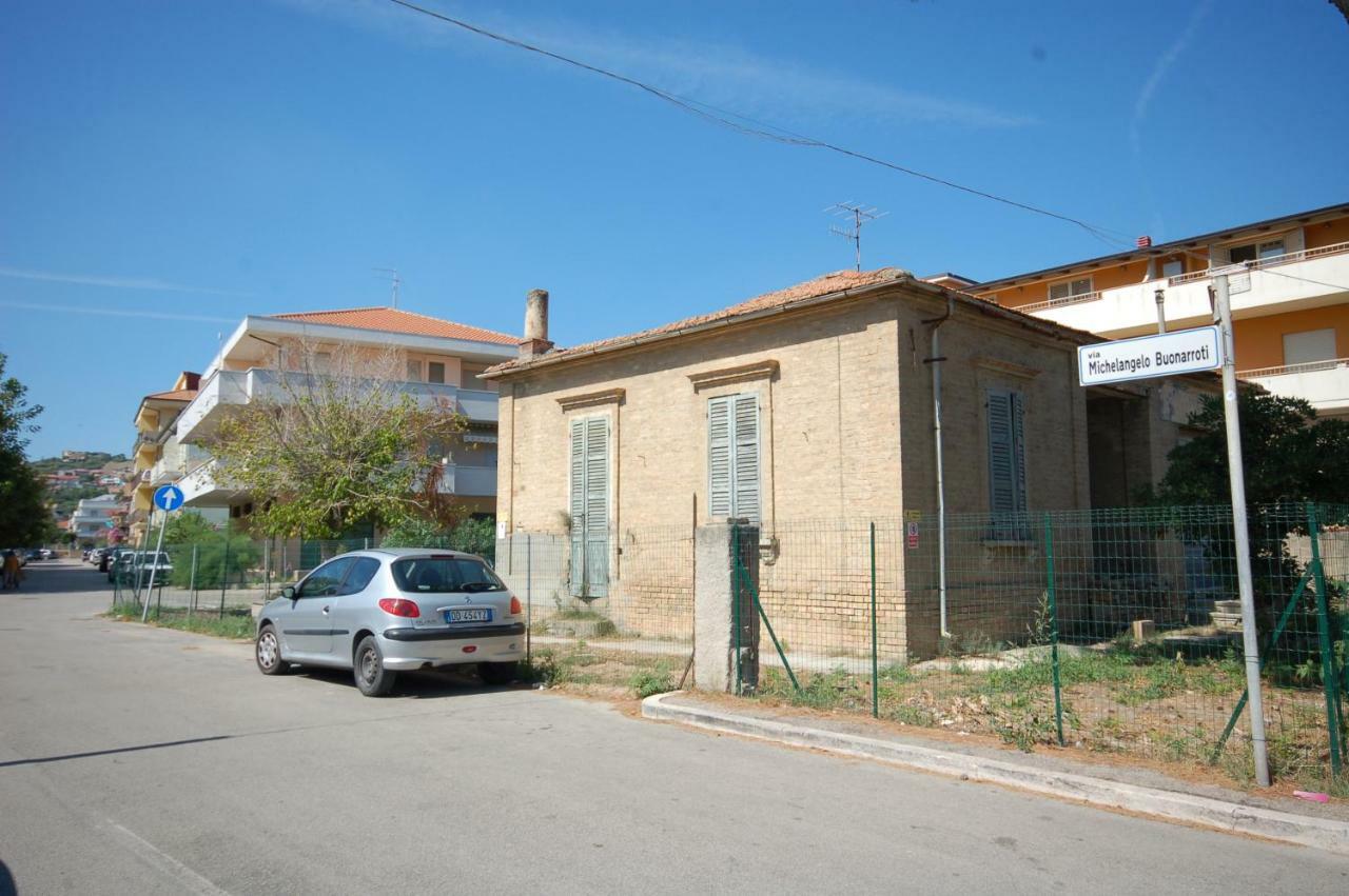Appartamento Al Mare A Silvi Marina Bagian luar foto