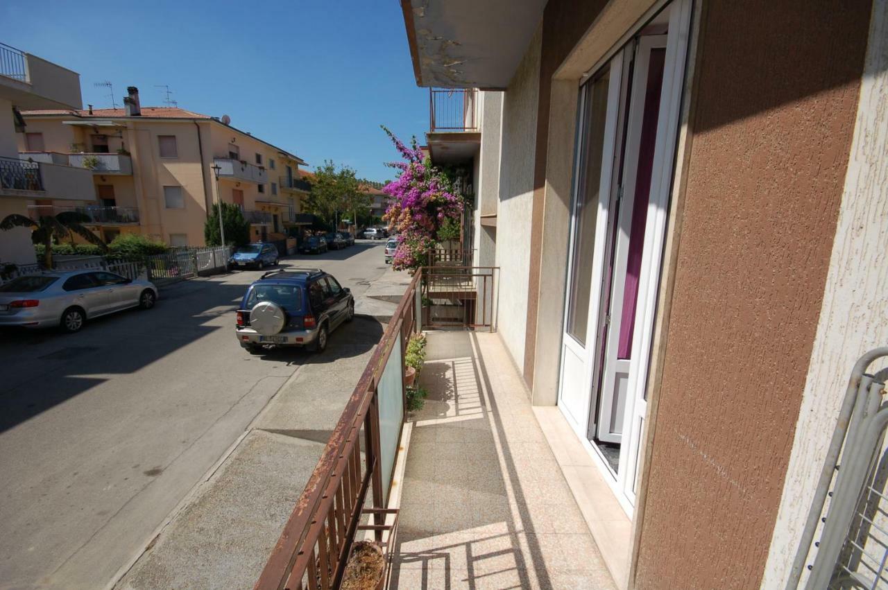Appartamento Al Mare A Silvi Marina Bagian luar foto